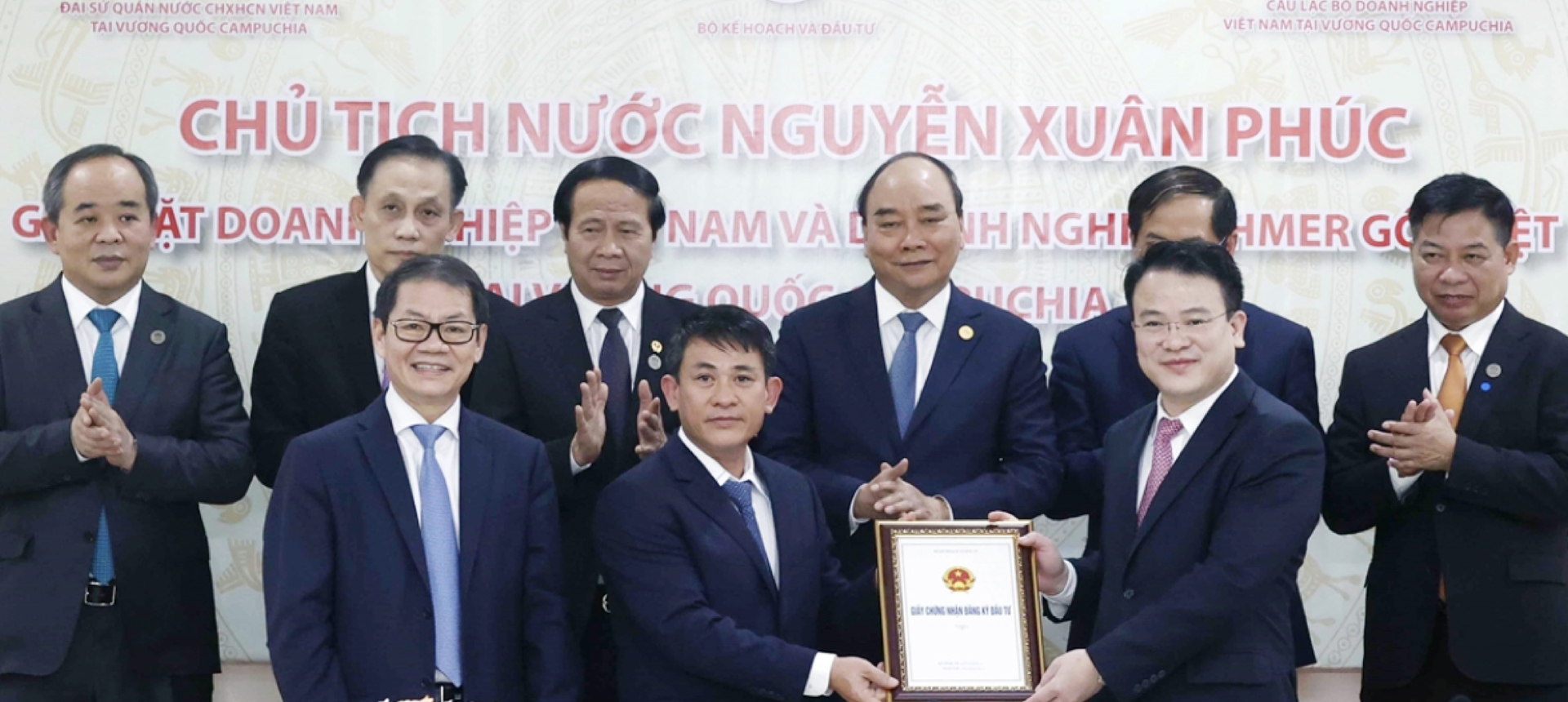 THACO AGRI attended the meeting with President Nguyen Xuan Phuc and businesses in Cambodia