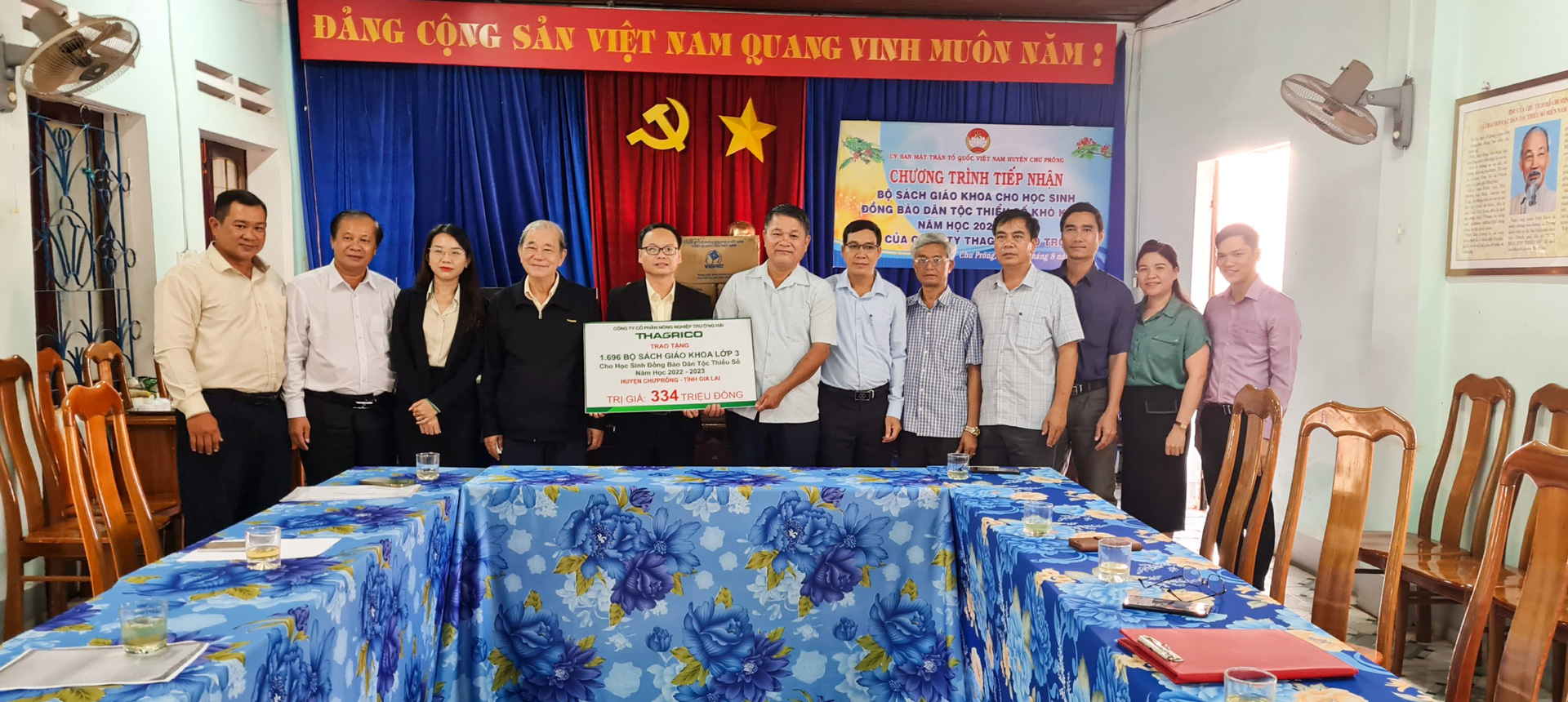 THACO AGRI donates over 1,600 textbook sets to minority students in Gia Lai