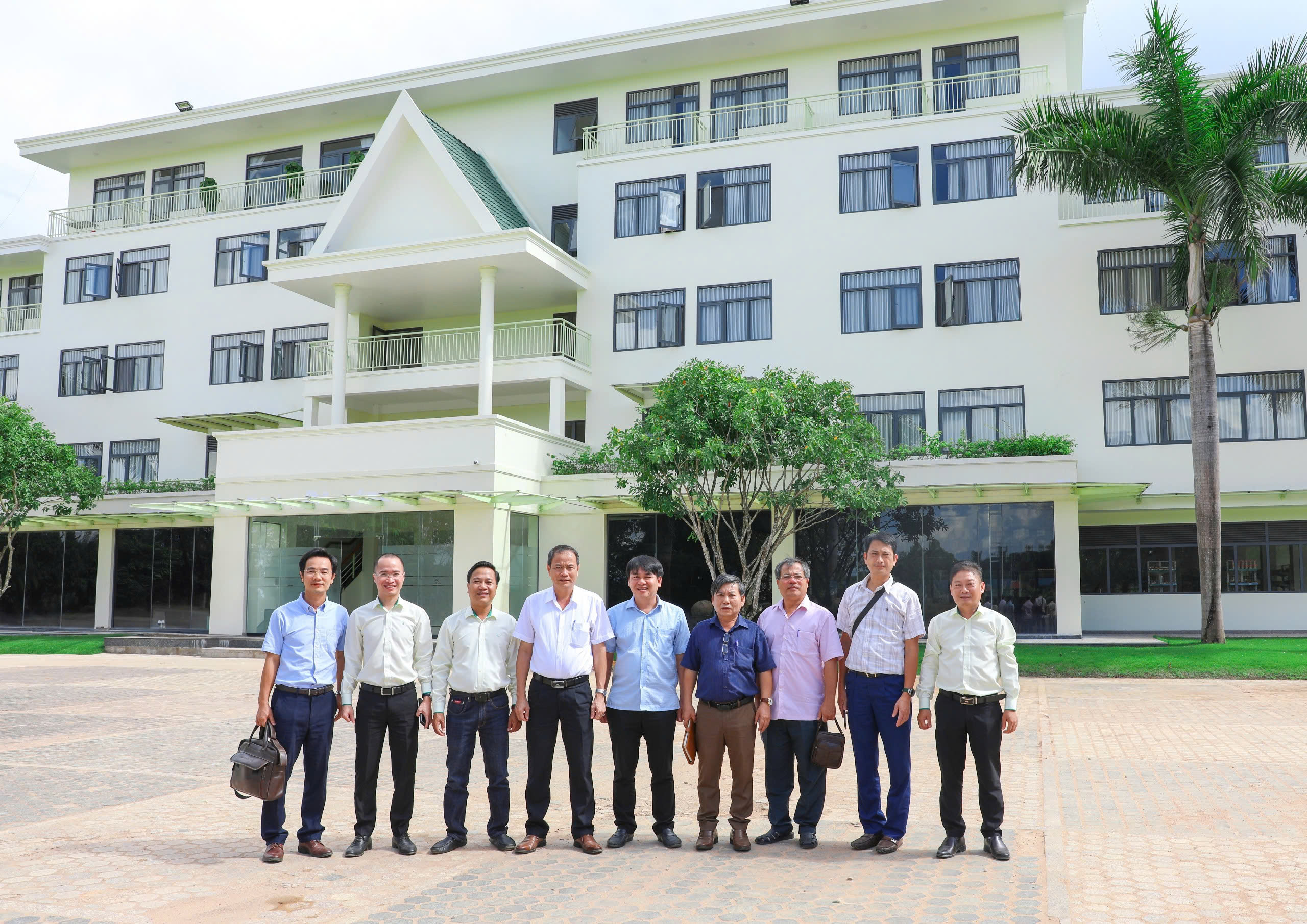 Đoàn công tác tỉnh Quảng Nam thăm và làm việc tại KLH HAGL AGRICO Lào