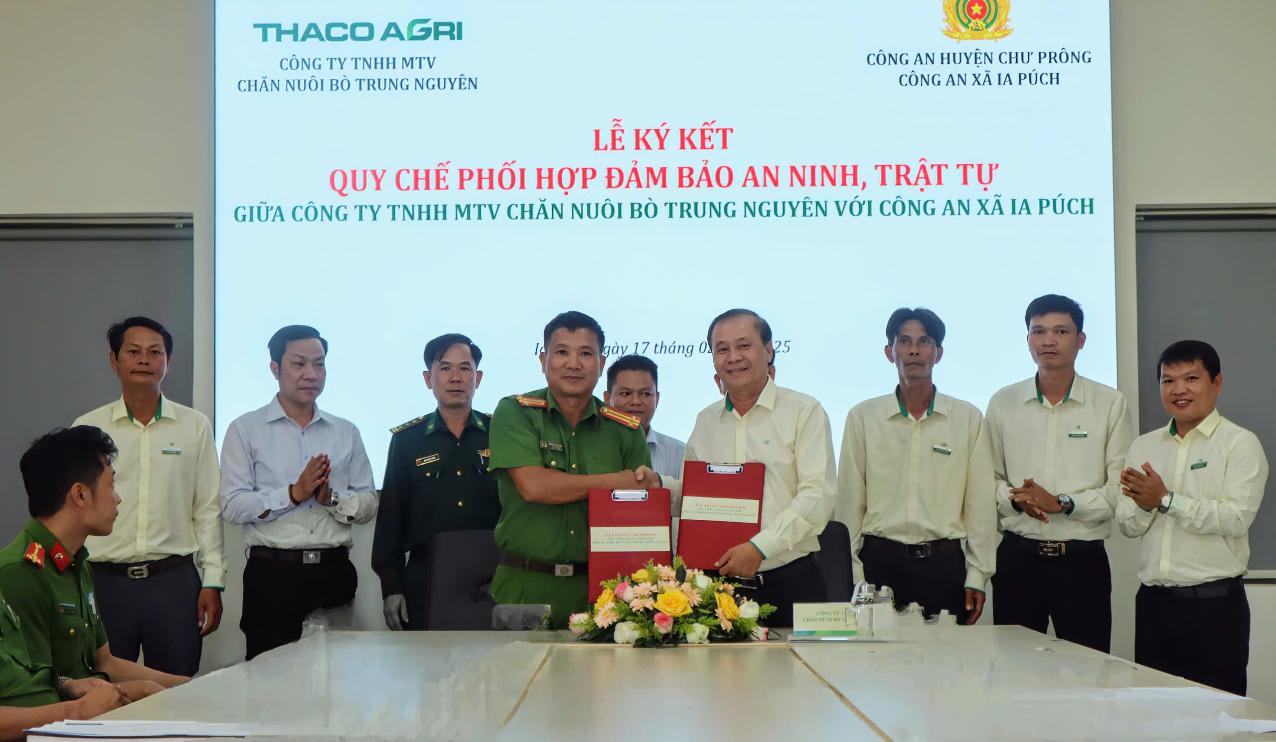 Công ty Chăn nuôi bò Trung Nguyên ký kết Quy chế phối hợp đảm bảo an ninh, trật tự