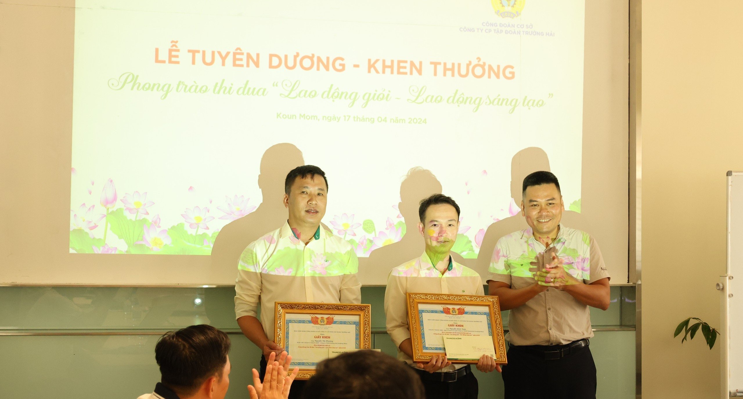 Koun Mom Complex staffs awarded "Good Labor - Creative Labor" titles