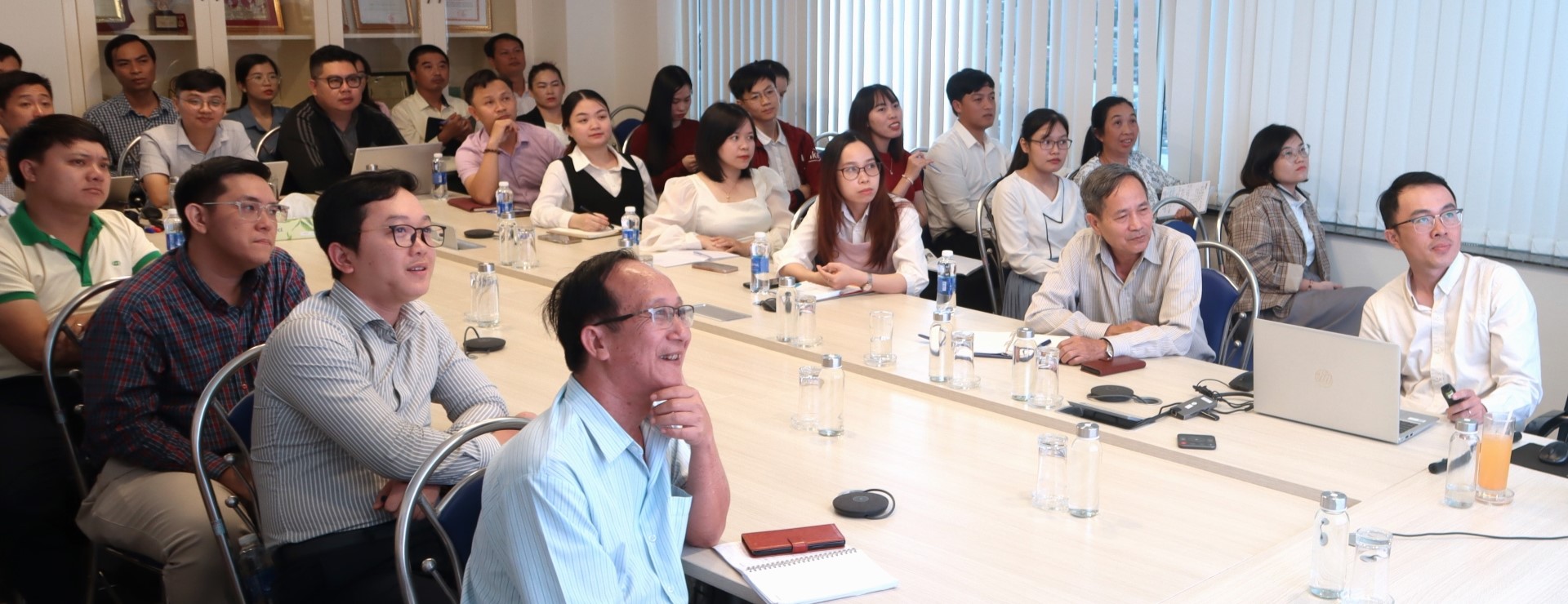Banner truyền thông