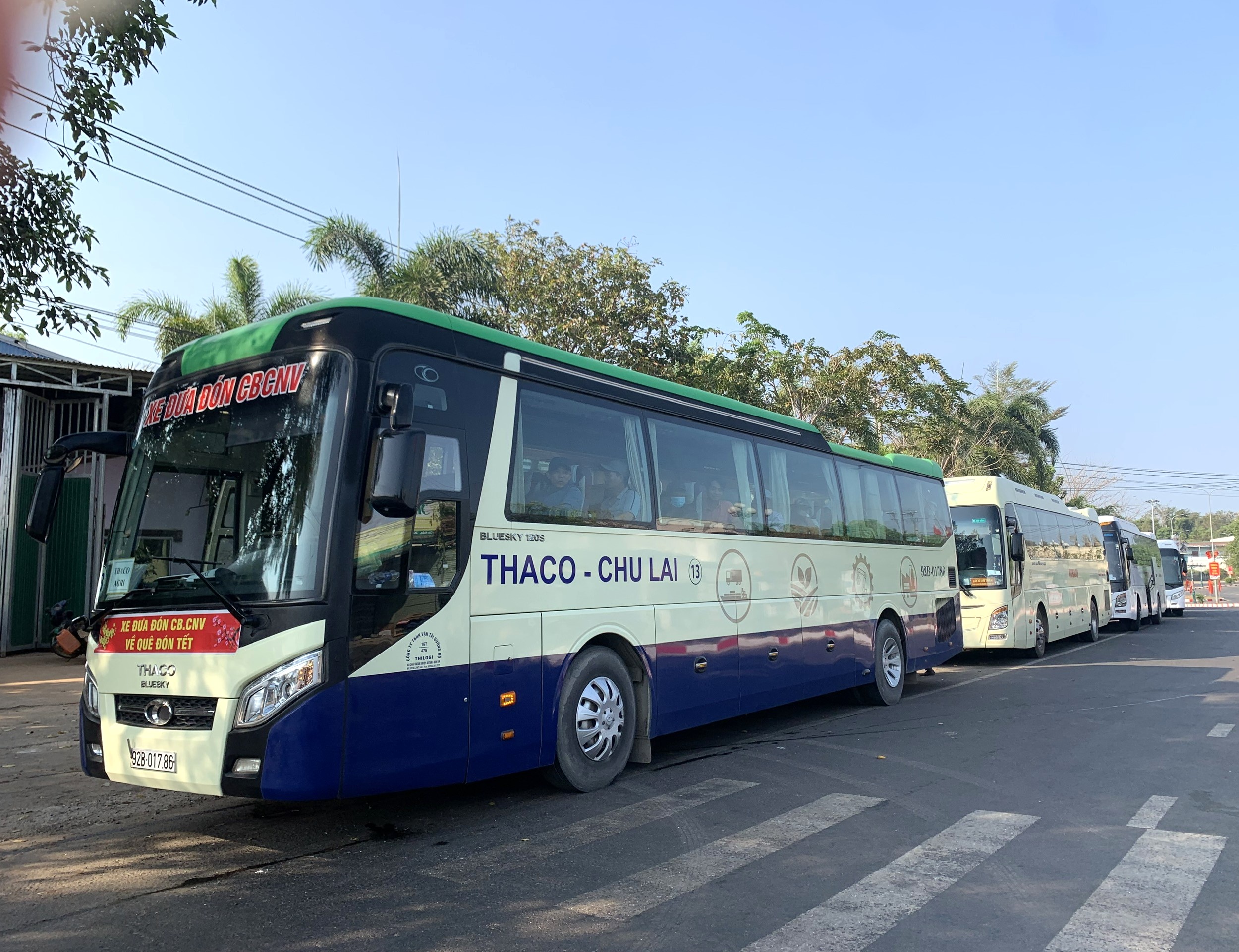 Gần 1.700 CB.CNV được hỗ trợ đưa đón về quê ăn Tết
